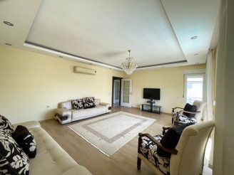 Konyaaltı Liman Merkezde Eşyalı 5+1 Kiralık Daire